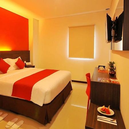 Pratama Hotel & Convention Mataram Exteriör bild