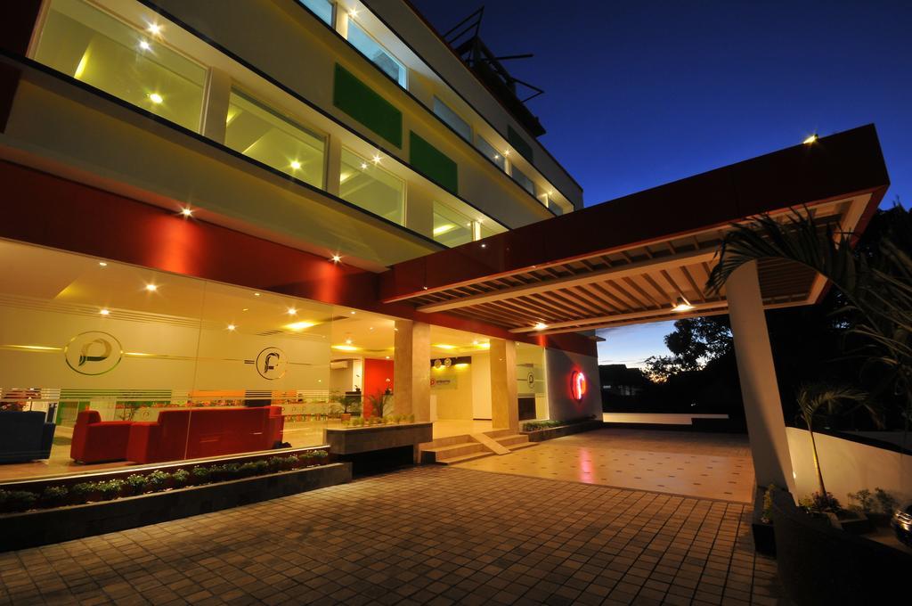Pratama Hotel & Convention Mataram Exteriör bild