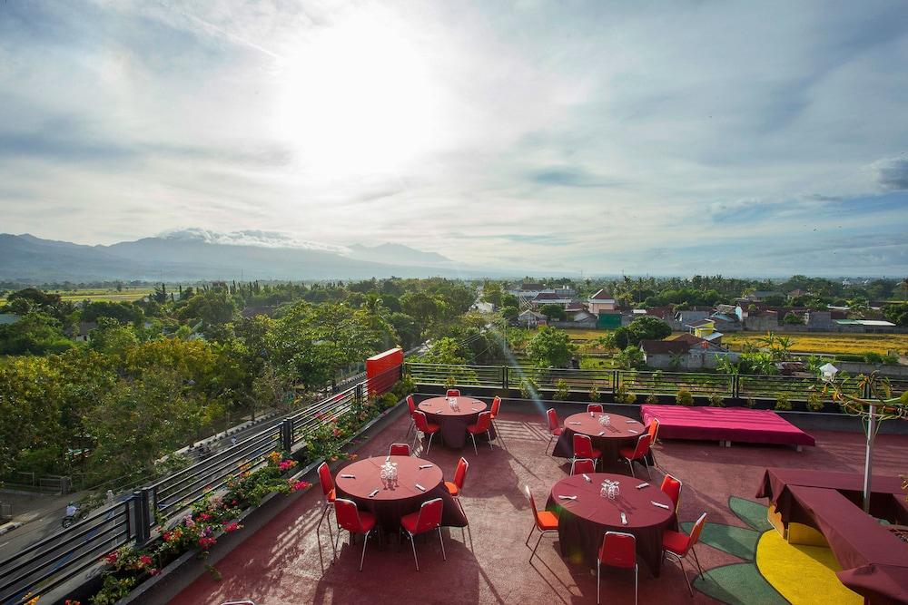 Pratama Hotel & Convention Mataram Exteriör bild