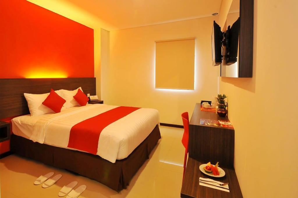 Pratama Hotel & Convention Mataram Exteriör bild