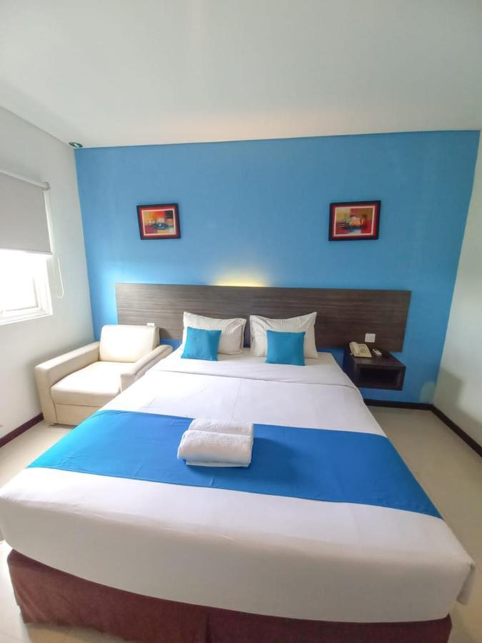 Pratama Hotel & Convention Mataram Exteriör bild