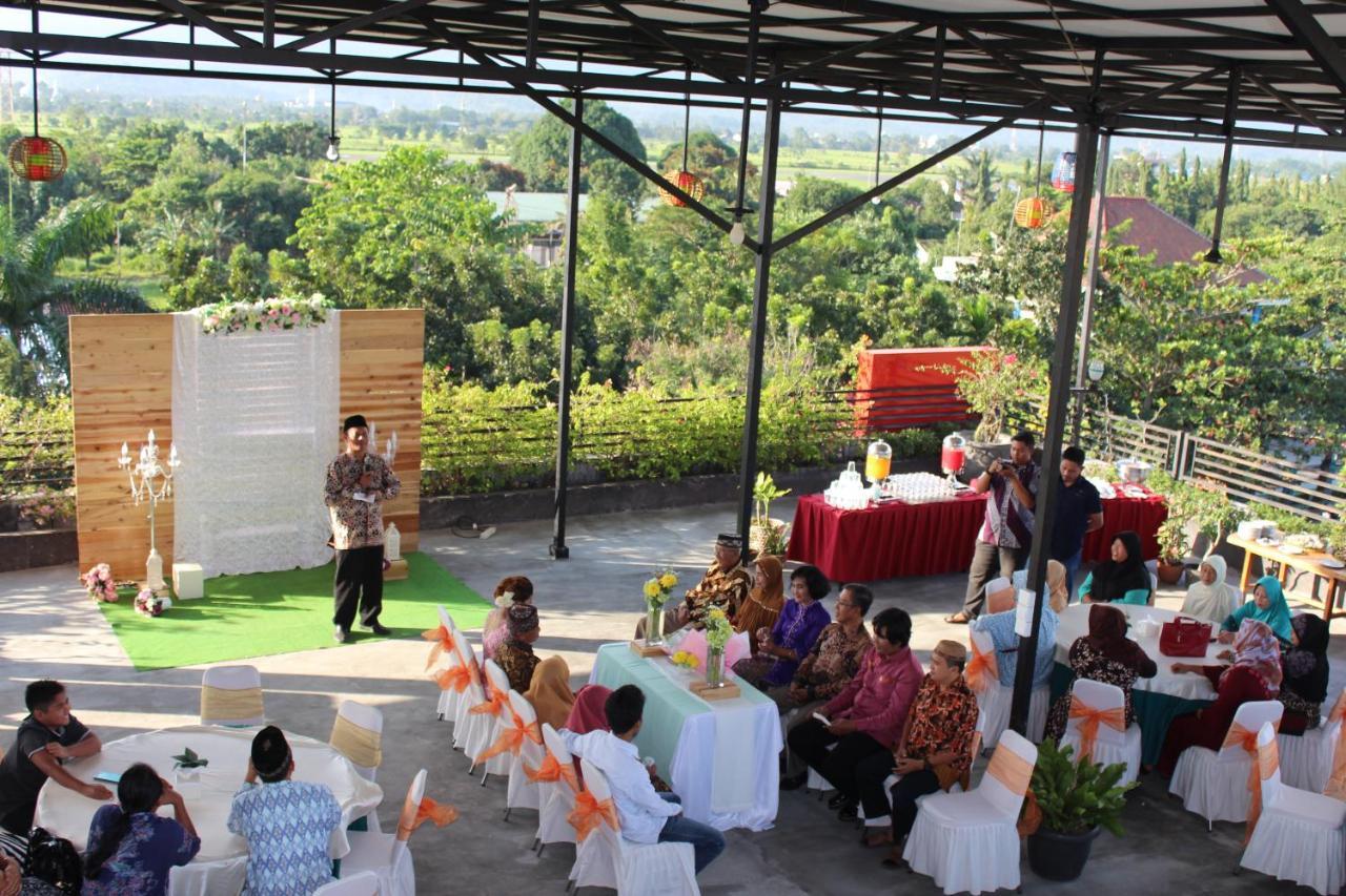Pratama Hotel & Convention Mataram Exteriör bild