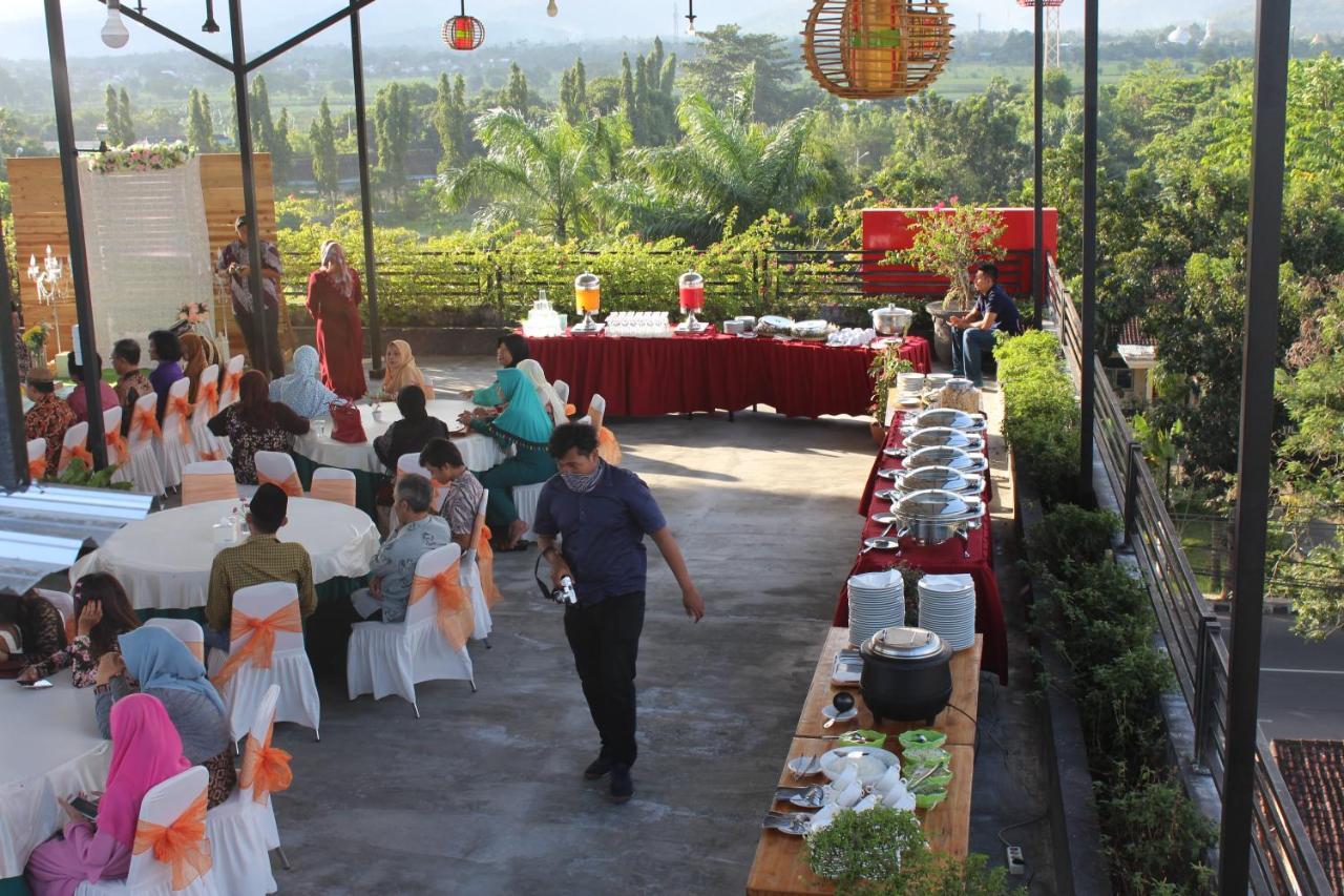 Pratama Hotel & Convention Mataram Exteriör bild