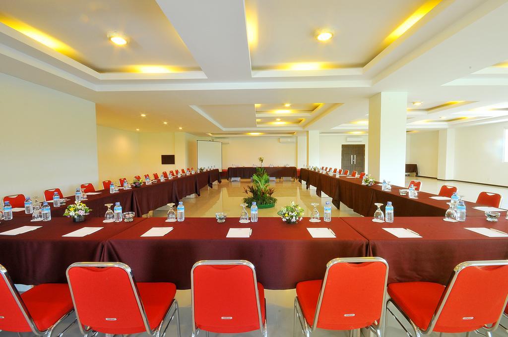 Pratama Hotel & Convention Mataram Exteriör bild