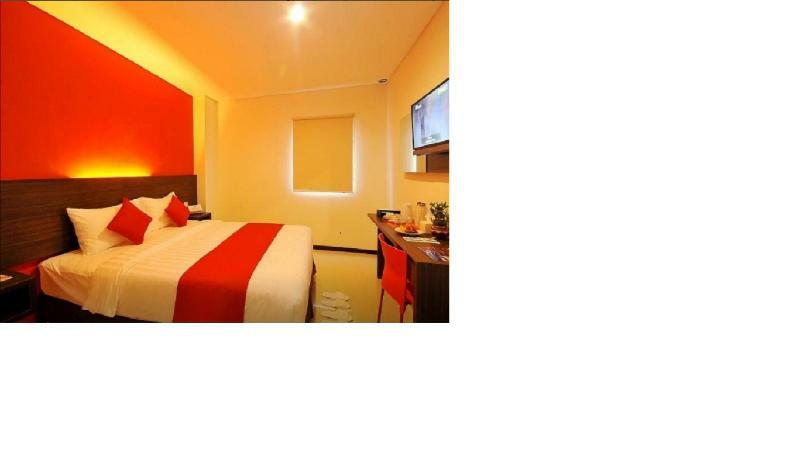 Pratama Hotel & Convention Mataram Exteriör bild