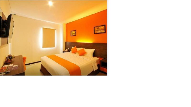 Pratama Hotel & Convention Mataram Exteriör bild