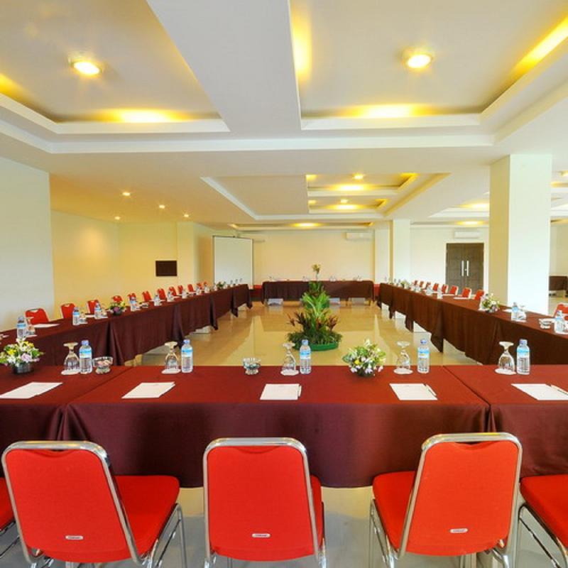 Pratama Hotel & Convention Mataram Exteriör bild