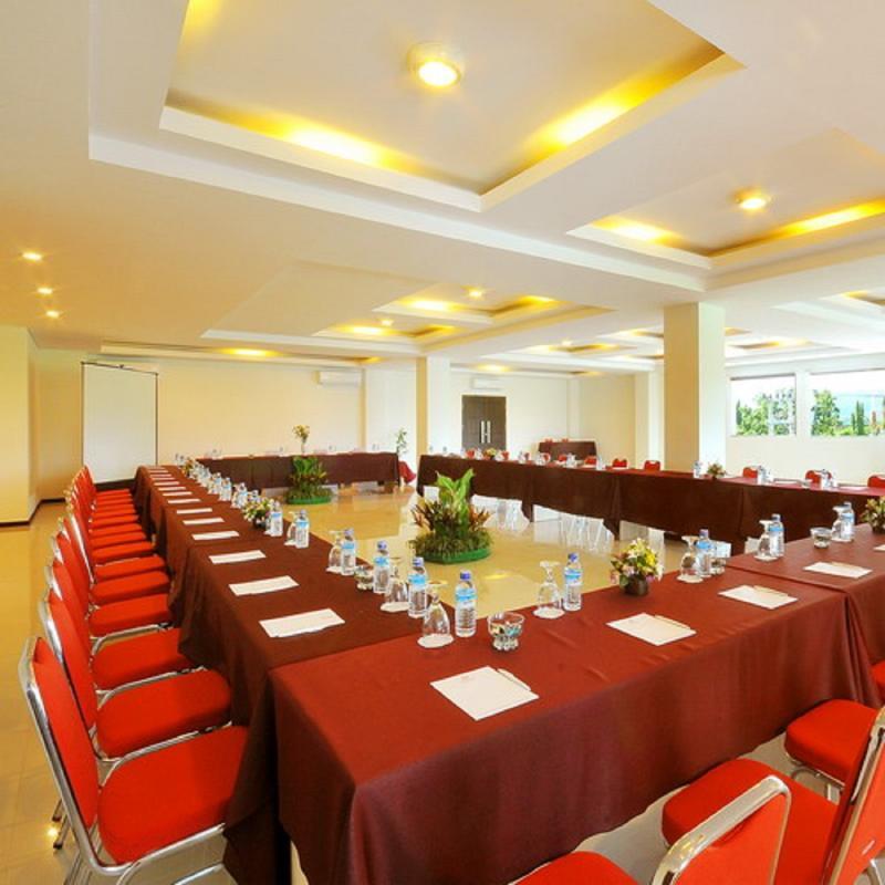 Pratama Hotel & Convention Mataram Exteriör bild